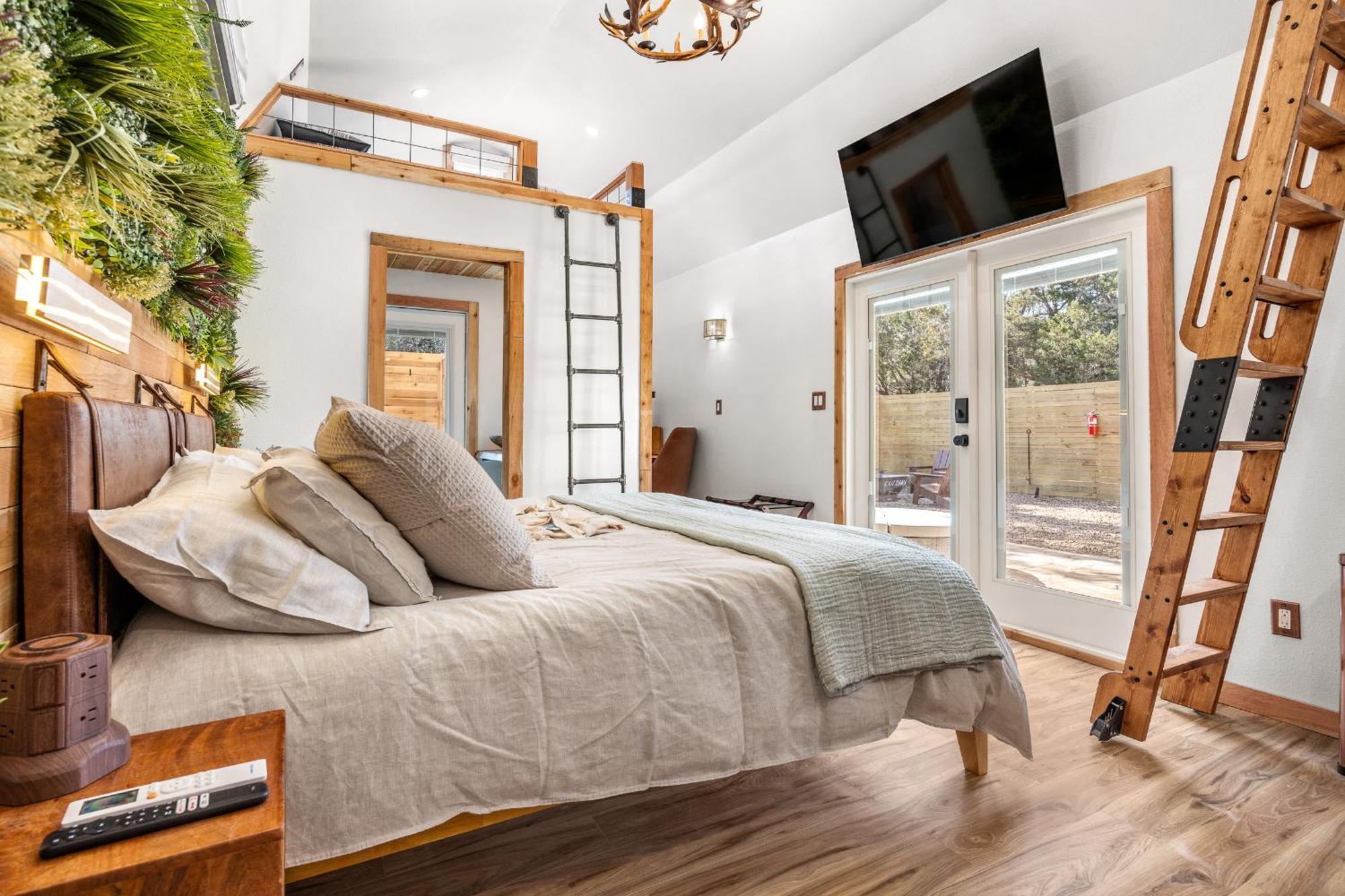 Romantic Luxury Retreat Hot Cold Pool & Sauna Wimberley Bagian luar foto